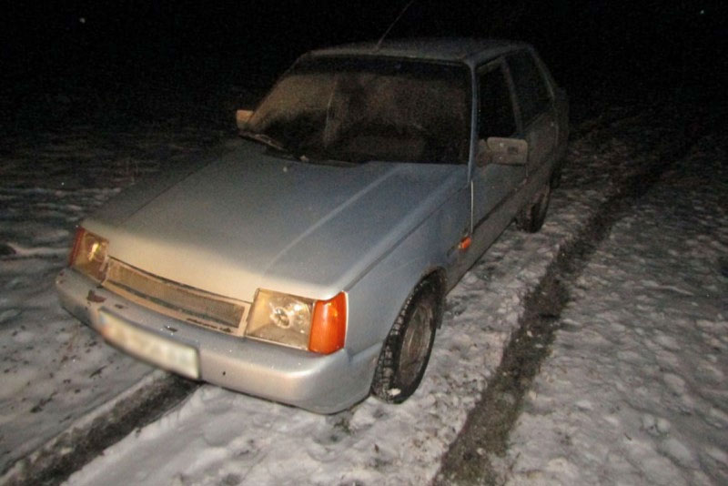 На Прилуччині поліцейські розшукали викрадений автомобіль та затримали крадія