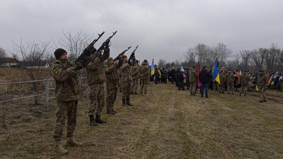 На Чернігівщині попрощалися з чотирма військовими, які загинули у бою на Донеччині