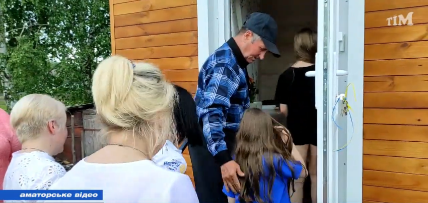 Родина Бідних з Дорогинки святкує вхідчини завдяки благодійникам зі Швеції