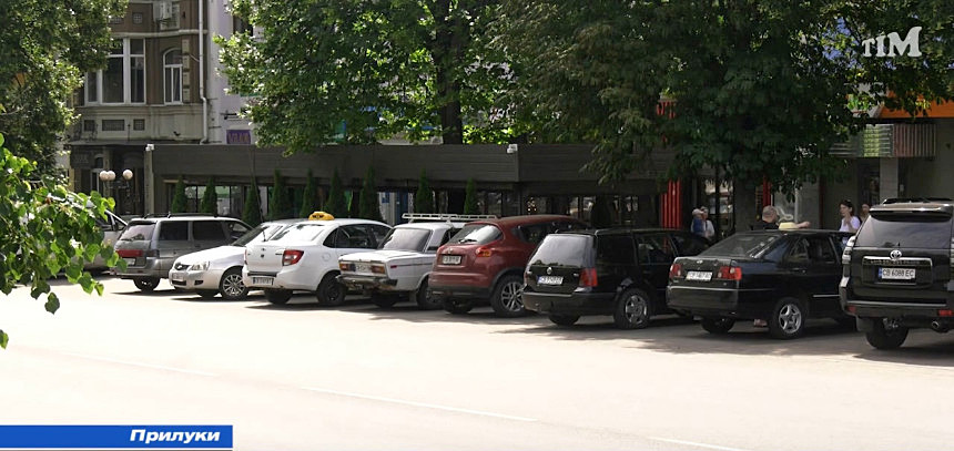 Паркування у Прилуках планують зробити платним: де хочуть облаштувати такі стоянки?