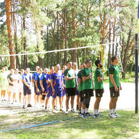Грали і підтримували ЗСУ: у Ладанській громаді провели благодійний волейбольний турнір