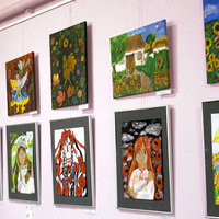 12-річна Олена Гмиря відкрила виставку своїх картин у Центральній міській бібліотеці