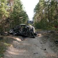 На Чернігівщині, де підірвалася автівка з поліцейським, знайшли ще з десяток нерозірваних мін