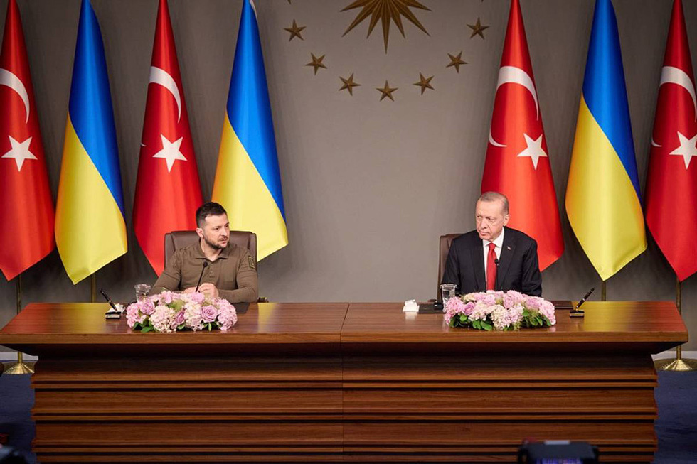 Bloomberg: Туреччина готується до переговорів про закінчення війни в Україні, кількість учасників — обмежена