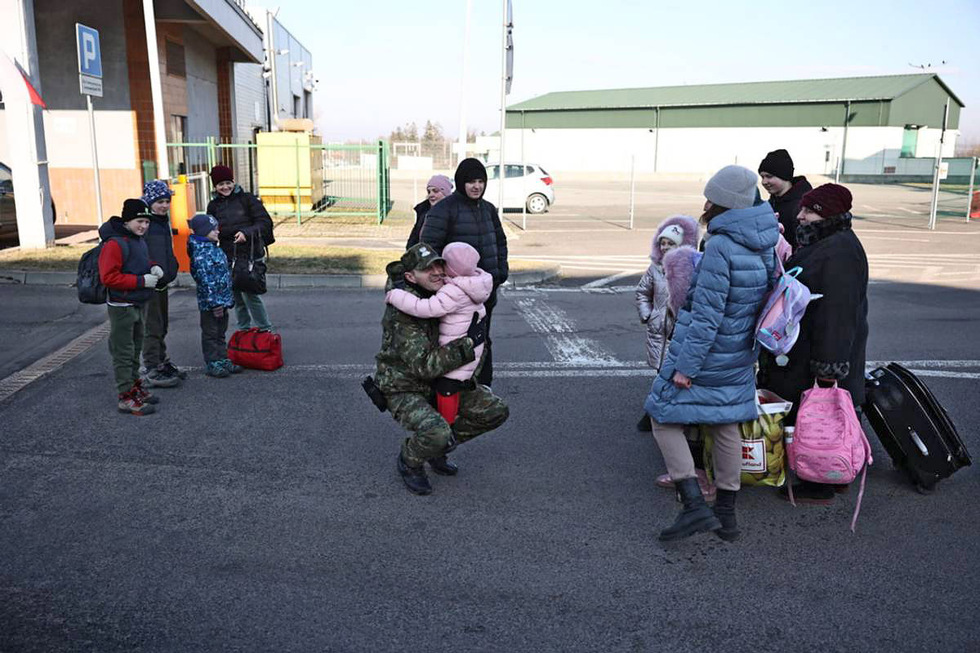 Біженці за кордоном: українки не хочуть повертатись додому, і війна – не єдина причина