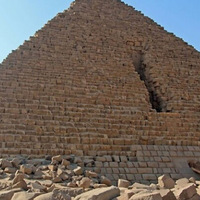 Археологи відновлять піраміду фараона Менкаура на плато Гіза