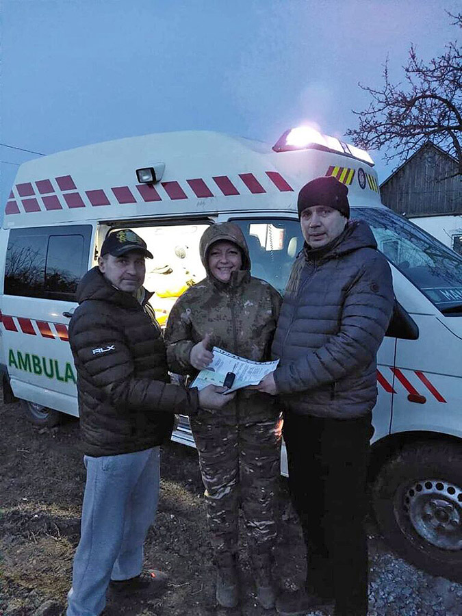 Сухополов’янська громада за кошти благодійників придбала карету швидкої допомоги Volkswagen T5 Ambulance. Авто вже доставили на фронт