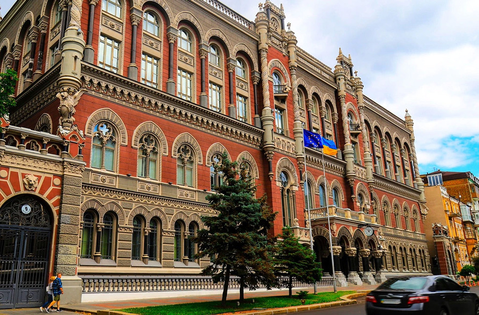 Клієнтам приготуватися: в Україні продадуть одразу два державні банки