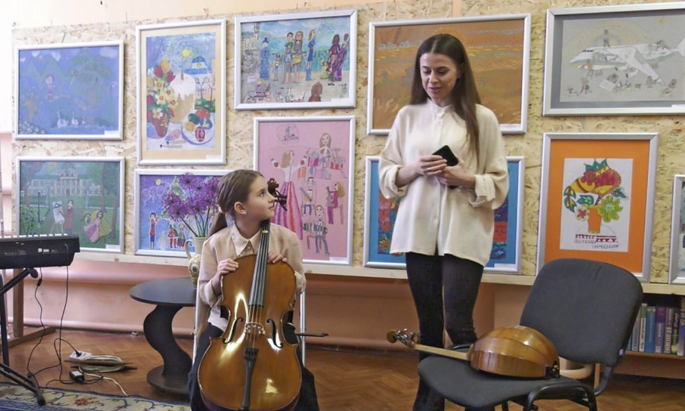 У бібліотеці ім. Л. Забашти відбулося відкриття виставки художніх робіт юної художниці Аріни Сушко