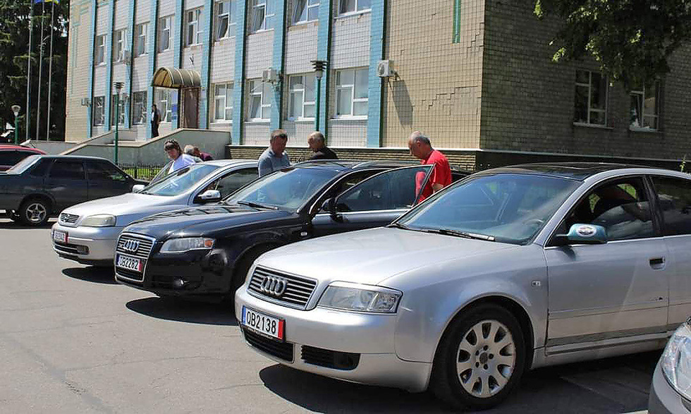 Громада Прилуччини отримала чотири авто від латвійських партнерів