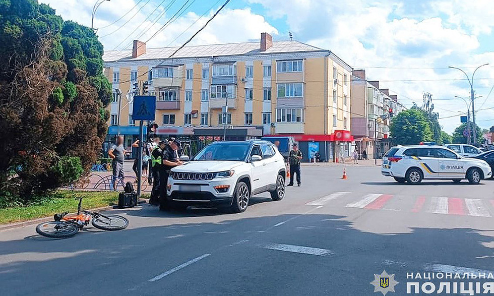 У Прилуках на перехресті збито неповнолітнього на велосипеді, він госпіталізований