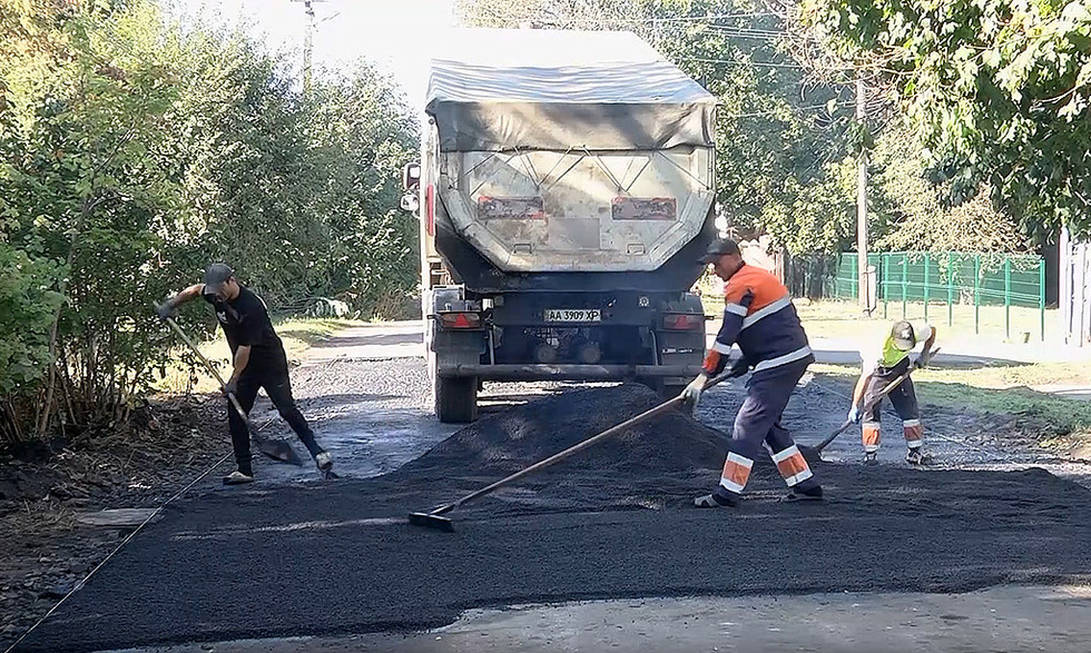 У Прилуках продовжується поточний ямковий ремонт доріг