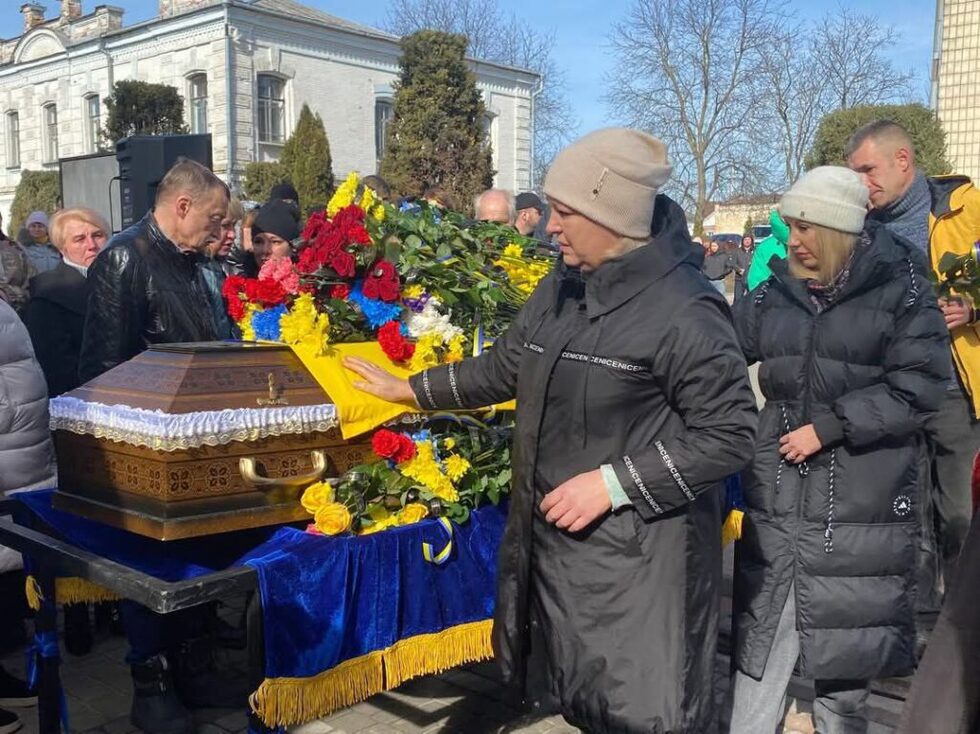 На Прилуччині провели в останню путь загиблого військового ЗСУ Сергія Сащенка