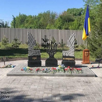 Випускники Прилуцького педколеджу облаштували пам’ятний знак загиблим воїнам