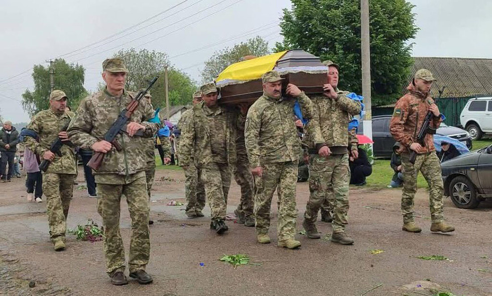 На Прилуччині провели в останню путь загиблого 26-річного військового ЗСУ Сергія Носача