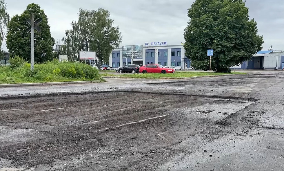Через погіршення погодних умов у Прилуках призупинено поточний ямковий ремонт