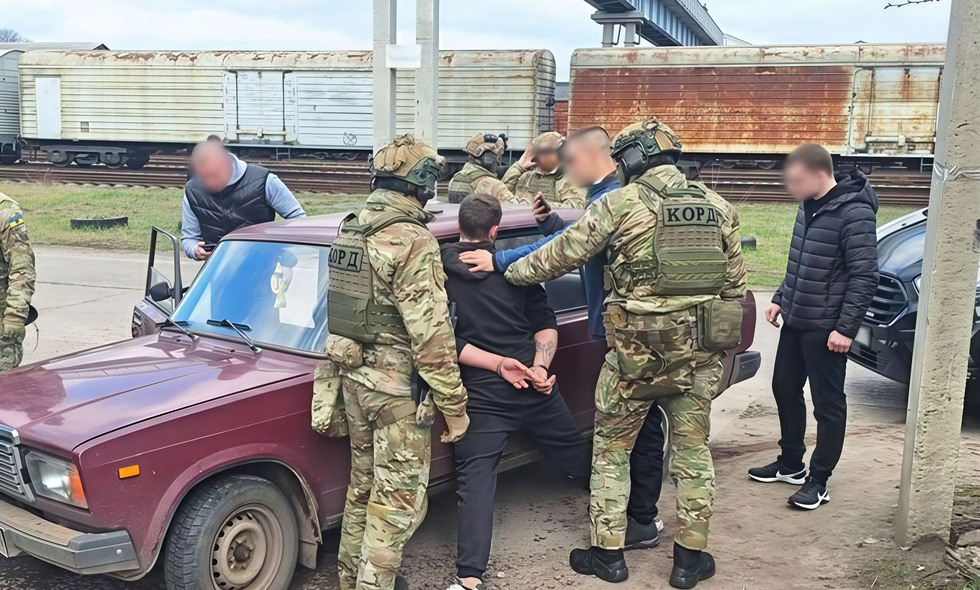 Вилучили наркотиків на 1,1 мільйона гривень: справу наркодилерів з Прилук скерували до суду