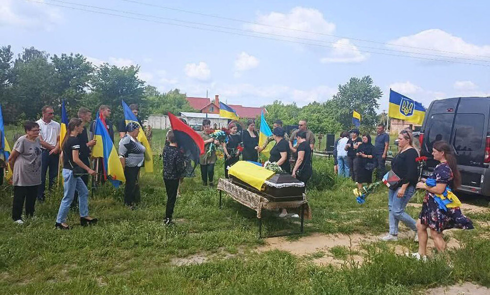 У громаді на Прилуччині попрощалися із загиблим військовим ЗСУ Василем Кіларем