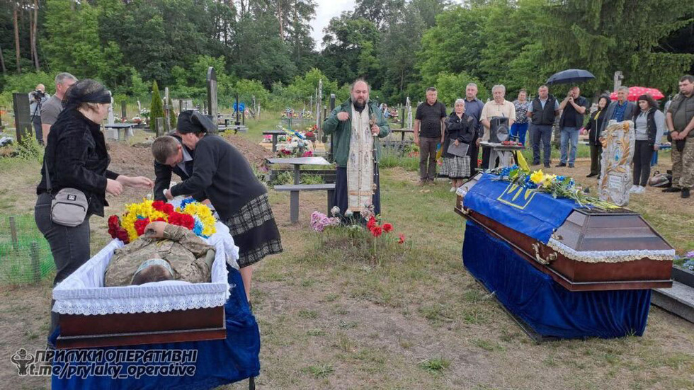 На Прилуччині попрощалися із двома загиблими військовими ЗСУ Сергієм Свінковим та Дмитром Репетою