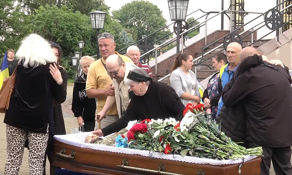 На щиті до рідного дому повернувся герой Денис Дворніченко