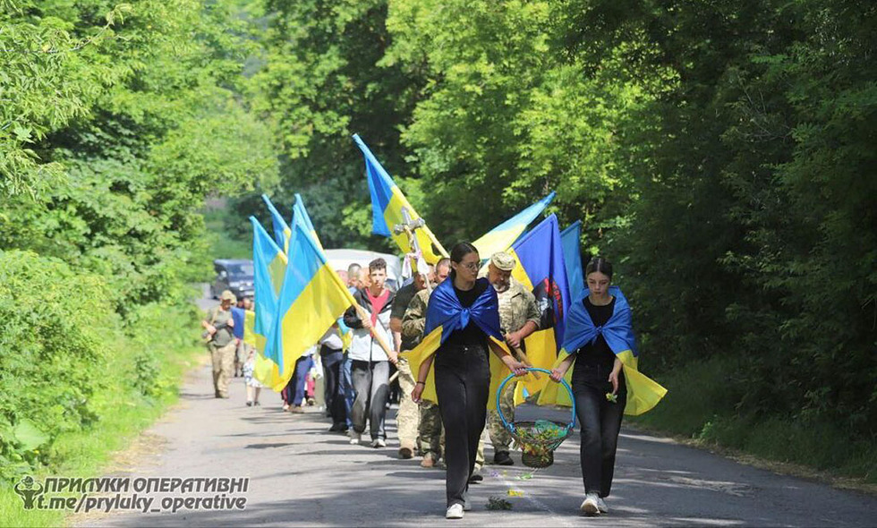 У громаді на Прилуччині попрощалися із військовим ЗСУ Андрієм Крутящим