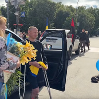 Прилуки зустрічають військовослужбовця, звільненого з ворожого полону