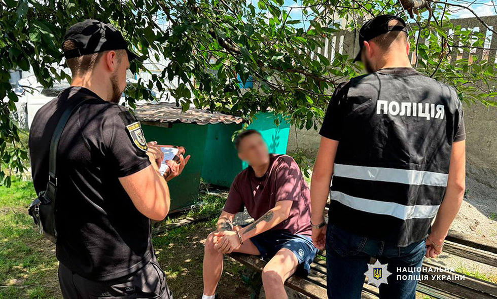 У ПРИЛУКАХ ЗАТРИМАЛИ ПІДОЗРЮВАНОГО У ЗБУТІ НАРКОТИКІВ: НИМ ВИЯВИВСЯ СИН МІСЬКОЇ ГОЛОВИ ОЛЬГИ ПОПЕНКО