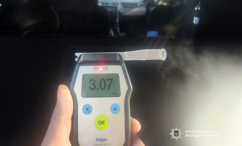 На Чернігівщині поліцейські зупинили водія, у якого рівень алкоголю перевищив норму в 15 разів
