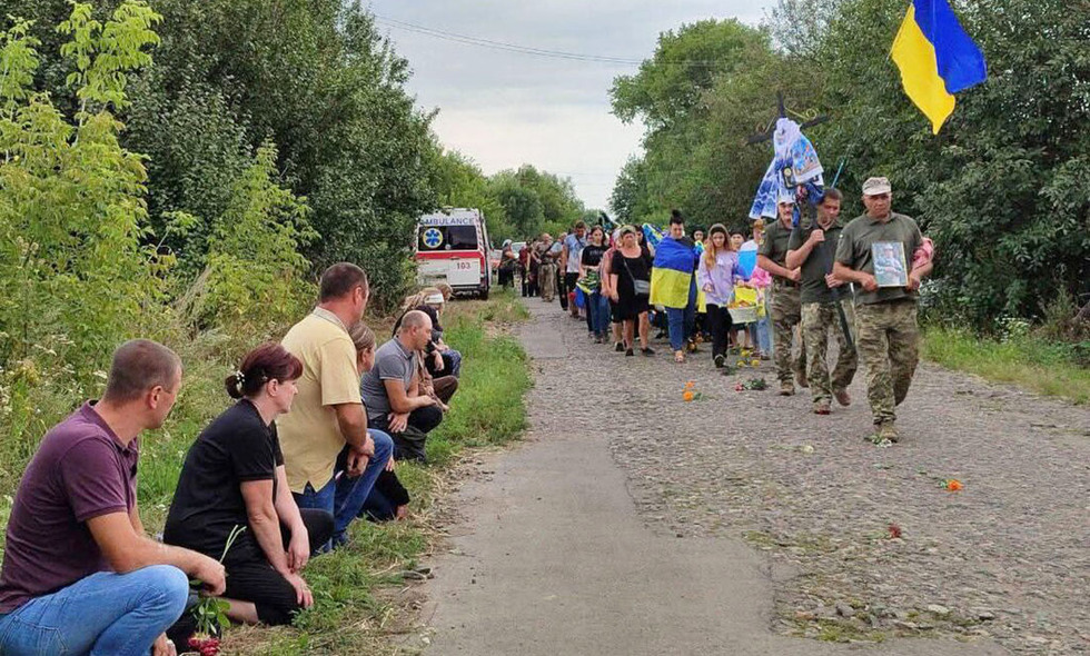 У громаді на Прилуччині попрощалися із загиблим військовим ЗСУ Володимиром Потеряйко