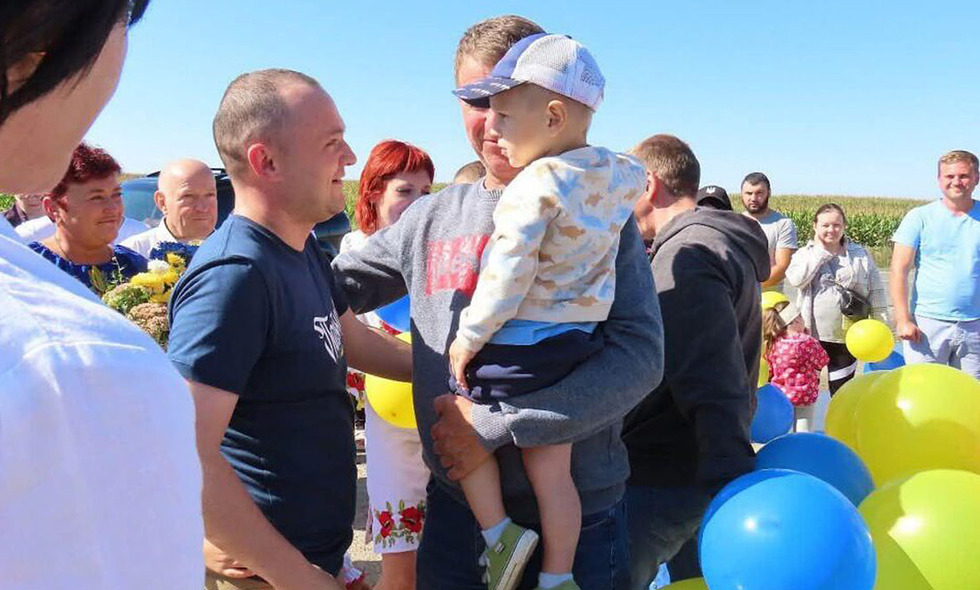 Прилуцька громада зустріла військового Олександра Хімича, який повернувся з російського полону