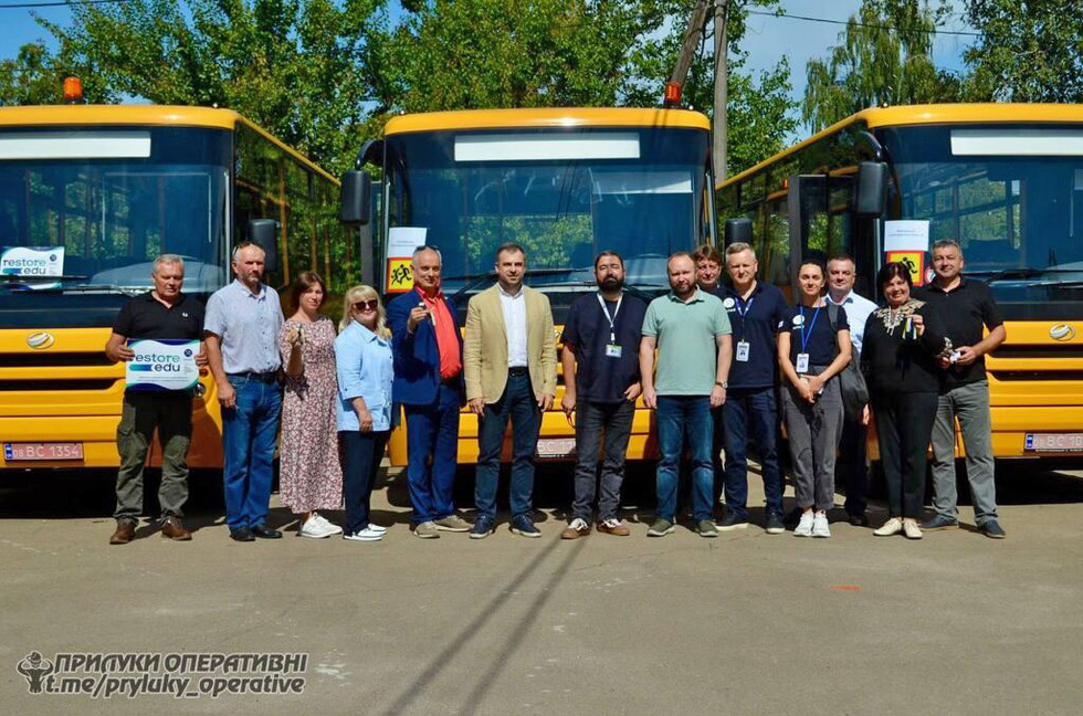 Дві громади Прилуцького району отримали інклюзивні автобуси для перевезення учнів
