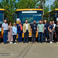 Дві громади Прилуцького району отримали інклюзивні автобуси для перевезення учнів