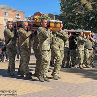 У Прилуках попрощалися із двома загиблими військовими ЗСУ – Сергієм Варламовим та Павлом Мудраком
