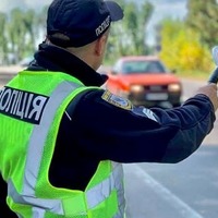 Керував авто попри заборону суду