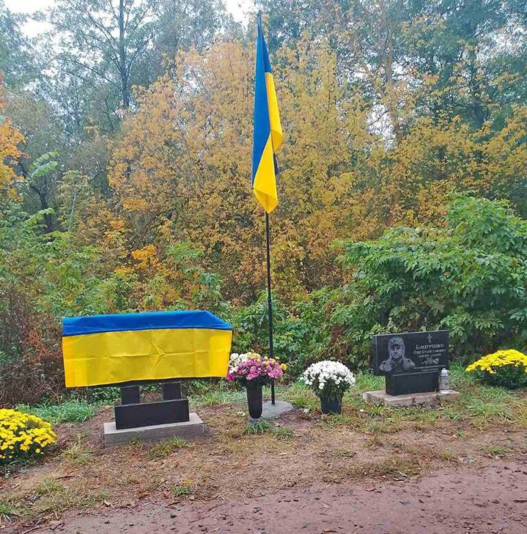 У селі на Прилуччині відкрили пам’ятний знак трьом загиблим розвідникам