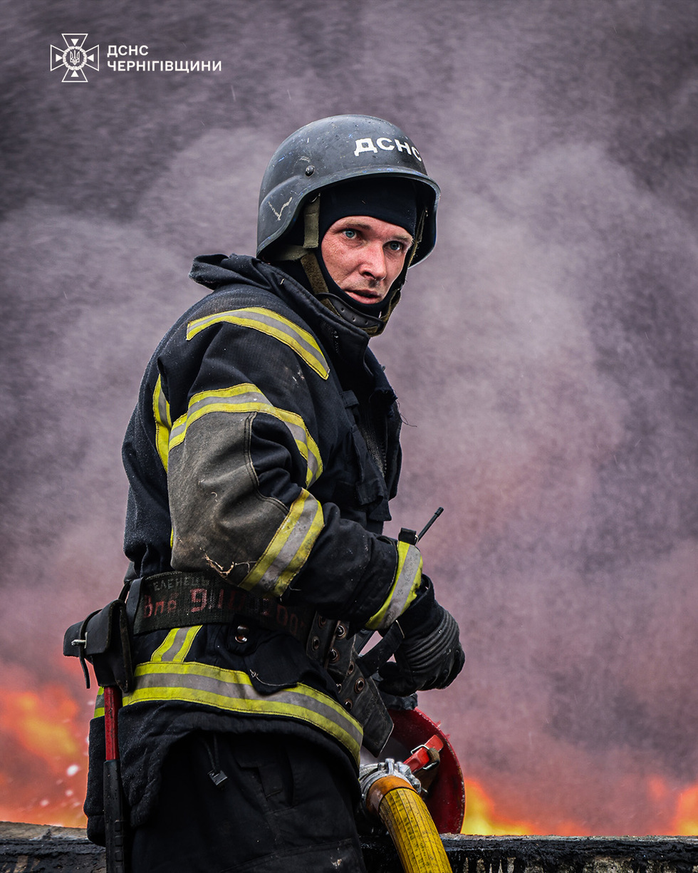 У Прилуцькому районі рятувальники загасили пожежу після обстрілу