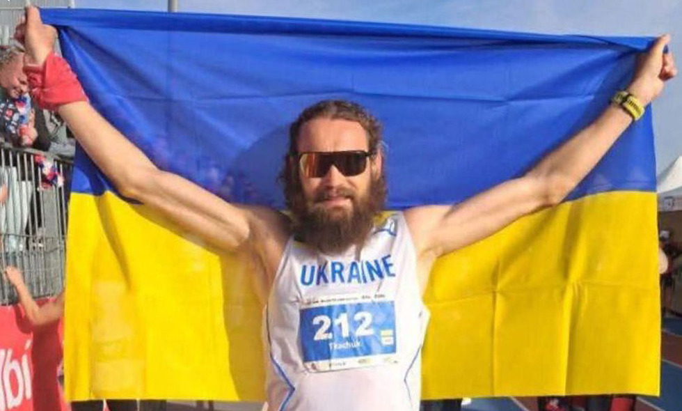 Подолав 294 км за добу: український воїн виграв чемпіонат світу з добового бігу