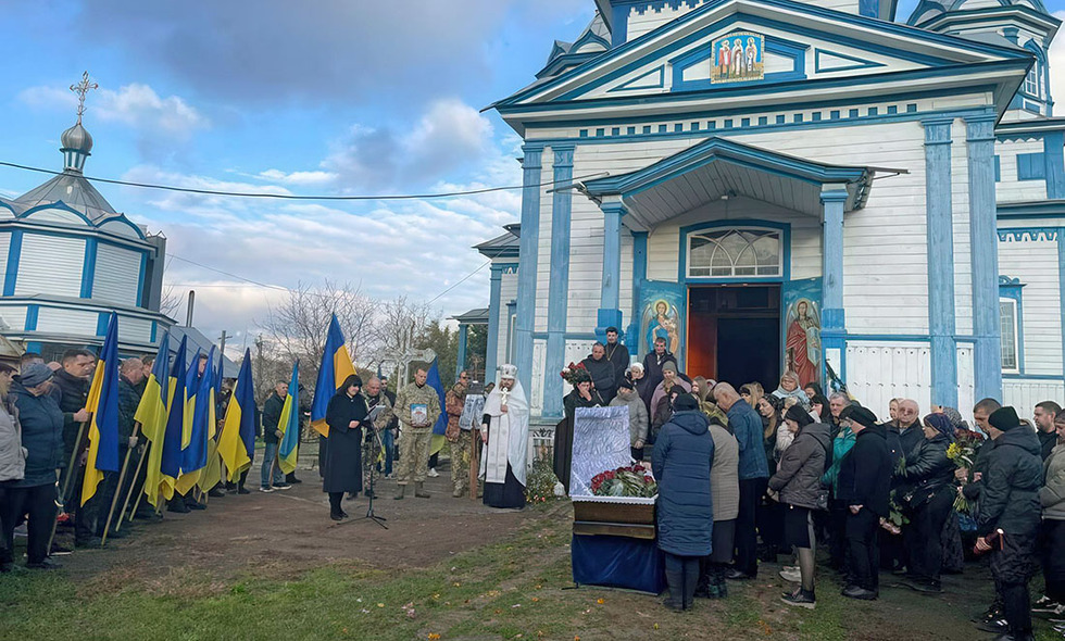 На Прилуччині попрощалися із військовим ЗСУ Петром Логвиненком