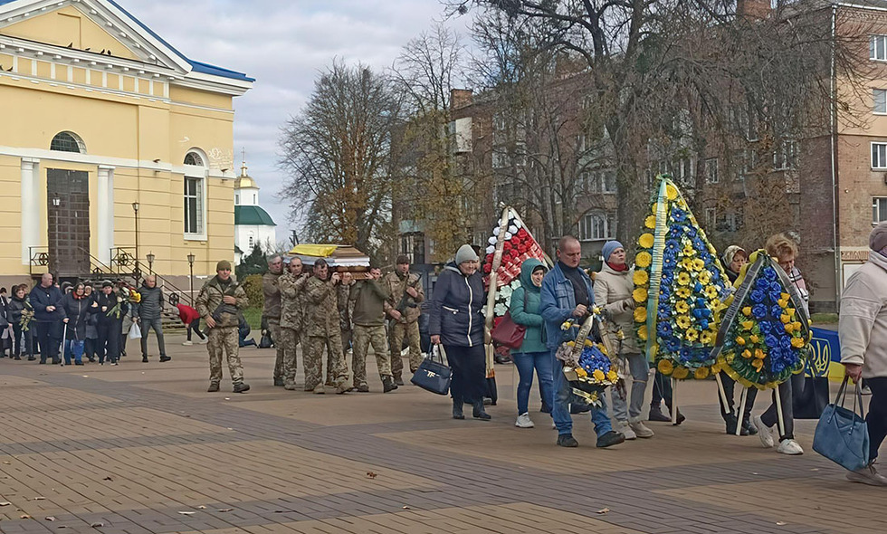 На Прилуччині провели в останню путь загиблого військового ЗСУ Геннадія Симоненка