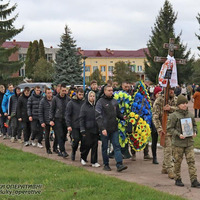 Близько 8 місяців вважався зниклим безвісти: на Прилуччині попрощалися із загиблим 21-річним військовим Денисом Гончаровим
