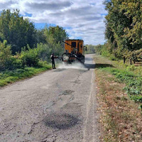 Аграрії допомогли виконати ямковий ремонт доріг у громаді на Прилуччині