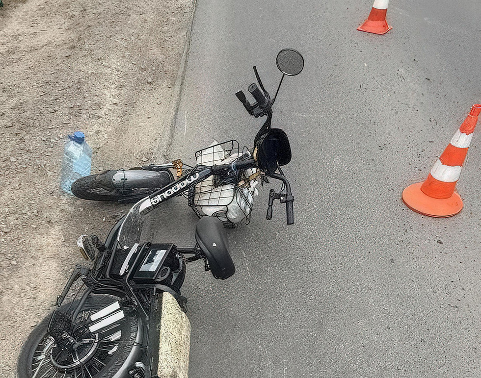 На Прилуччині неповнолітній водій електровелосипеда влетів в авто