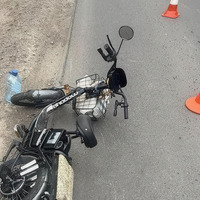 На Прилуччині неповнолітній водій електровелосипеда влетів в авто