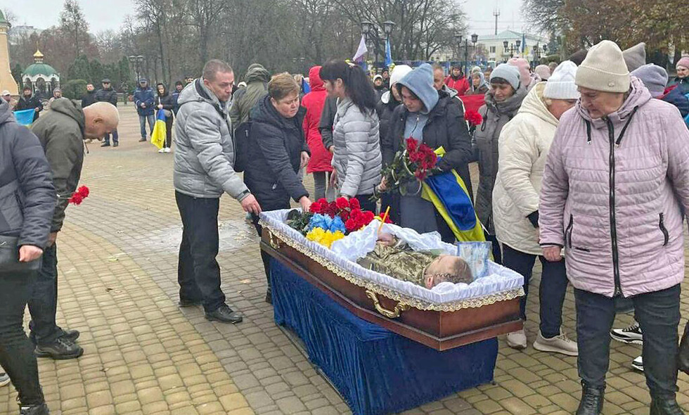 У Прилуках провели в останню путь загиблого військового ЗСУ Михайла Асташенкова