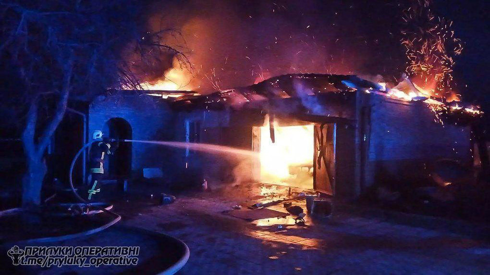 На Прилуччині через коротке замикання електрики горіли гараж та господарча будівля