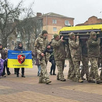 Поховали напередодні дня народження: у Прилуках провели в останню путь військового ЗСУ Романа Канигіна
