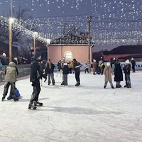 Єдина в місті ковзанка зі штучним льодом приймає перших відвідувачів