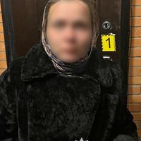 Вдарила знайомого ножем у шию: на Чернігівщині затримали підозрювану у вбивстві