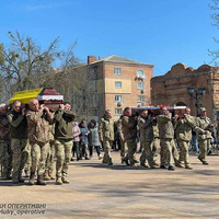 У Прилуках провели в останню путь двох загиблих воїнів – Сергія Більченка та Руслана Бабарику