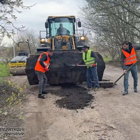 Відгукнулись підприємці: на одній із вулиць Прилук вирівнюють дорожнє покриття